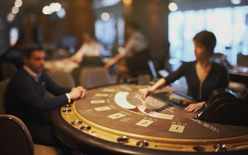 Roubo de blinds no poker: como usar na prática