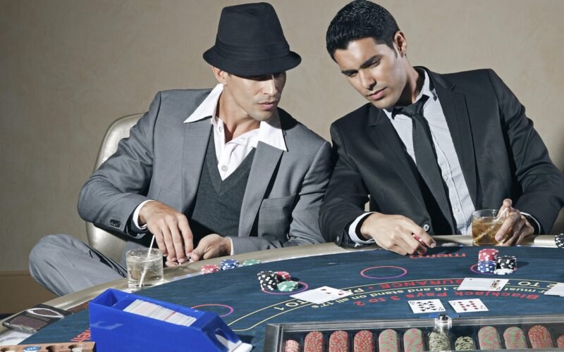 A-x suited em Sit & Go contra agressivo: o que fazer?